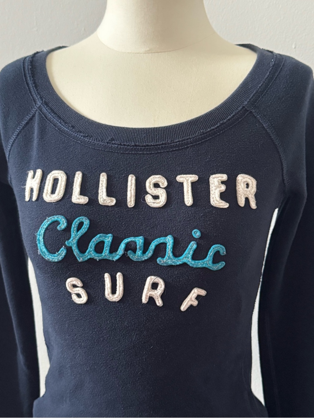 Hollister Dark Navy Crewneck Sweatshirt with Sleeve Embroidery - Picture 3 of 6